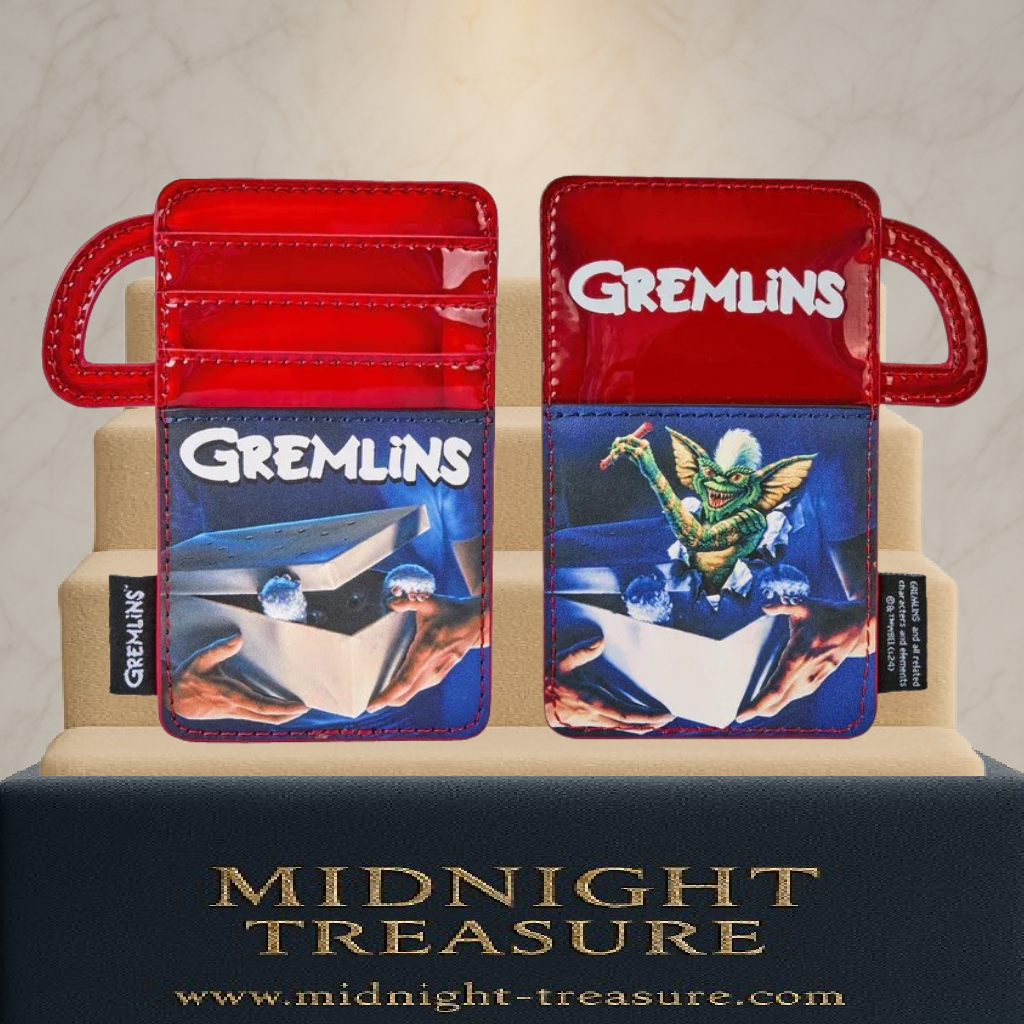 Porte-cartes Loungefly Gremlins 40e Anniversaire – Vintage Thermos® – 8 x 13 cm. Porte-cartes officiel en cuir végétalien avec finition rouge vernie, illustrations emblématiques de Gremlins et quatre emplacements pour cartes.