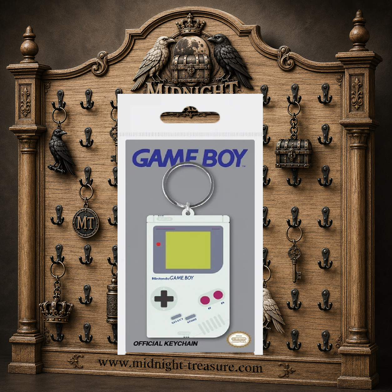 Porte-clés officiel Nintendo Game Boy en caoutchouc souple. Reproduction miniature de la célèbre console portable Nintendo avec ses détails emblématiques. Un accessoire rétro-gaming parfait pour les fans de jeux vidéo et les collectionneurs Nintendo.