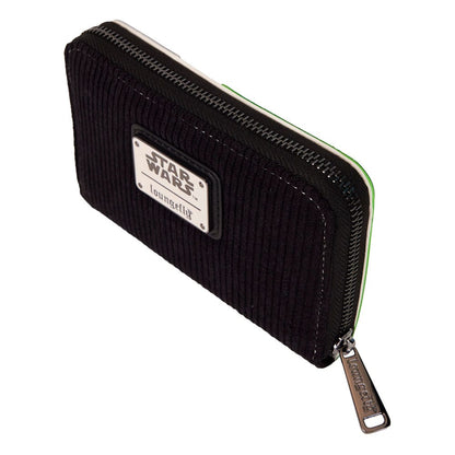 Porte-monnaie Loungefly Star Wars – The Power of the Force – Luke Skywalker Lightsaber. Design vert inspiré du sabre laser de Luke avec finitions en velours côtelé. Accessoire collector pour fans de Star Wars.