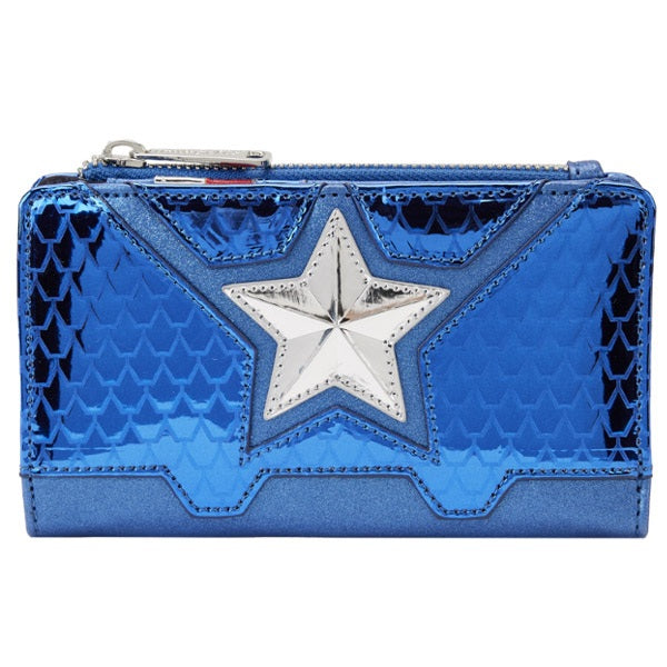 Portefeuille Loungefly – Marvel – Captain America Cosplay – Infinity Saga – 15 x 3 x 10 cm. Portefeuille bleu et rouge métallisé avec étoile argentée et bouclier. Un accessoire stylé et fonctionnel pour les fans de Cap.

