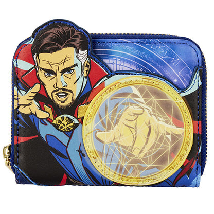 Portefeuille Loungefly – Marvel Doctor Strange – Multiverse of Madness – 13 x 10 cm. Design cosmique violet et bleu avec Doctor Strange et cercle mystique phosphorescent. Un must-have pour les fans de Marvel.

