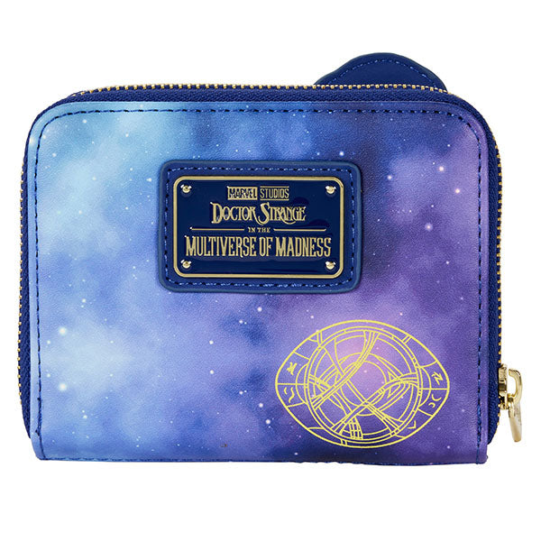 Portefeuille Loungefly – Marvel Doctor Strange – Multiverse of Madness – 13 x 10 cm. Design cosmique violet et bleu avec Doctor Strange et cercle mystique phosphorescent. Un must-have pour les fans de Marvel.


