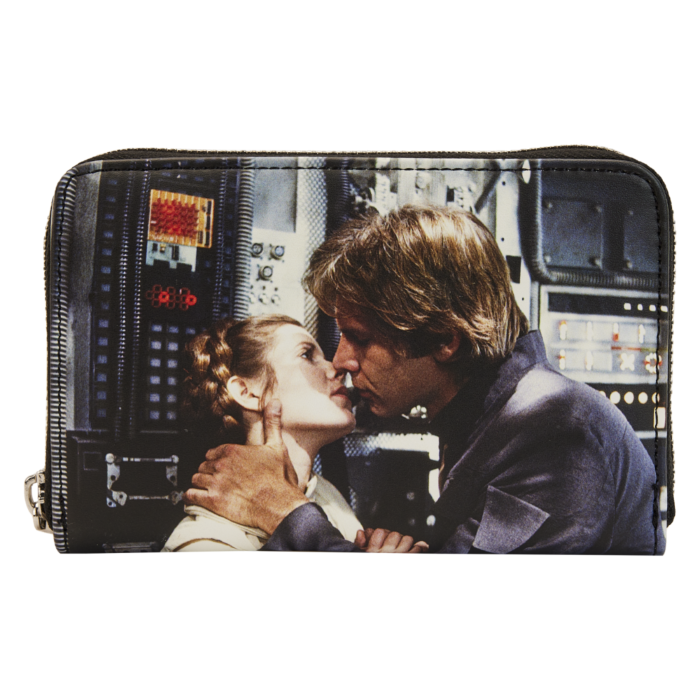 Portefeuille Loungefly – Star Wars – Épisode V : Final Frames – 15 x 10 cm. Portefeuille collector avec visuels de Yoda, Luke, Leia et Han Solo. Un accessoire indispensable pour les fans de l’Empire Contre-Attaque.