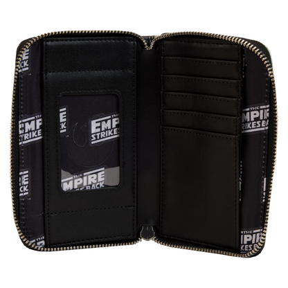 Portefeuille Loungefly – Star Wars – Épisode V : Final Frames – 15 x 10 cm. Portefeuille collector avec visuels de Yoda, Luke, Leia et Han Solo. Un accessoire indispensable pour les fans de l’Empire Contre-Attaque.