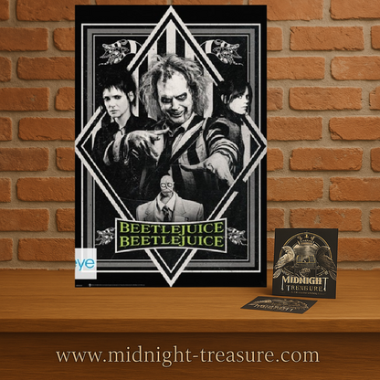 Poster Beetlejuice Beetlejuice (2024) – 91 x 61 cm – Officiel. Beetlejuice entouré de nouveaux personnages dans un design noir et vert à l’esthétique gothique signée Tim Burton.