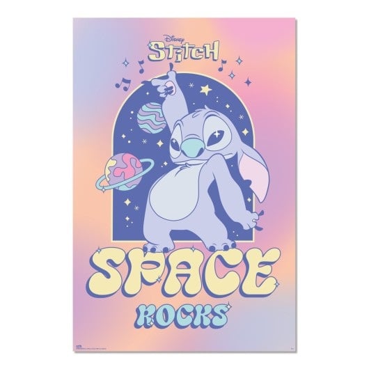 Poster Disney Stitch Space Rocks – 61 x 91,5 cm. Illustration pastel rétro de Stitch dans un décor spatial avec planètes et étoiles. Un poster fun et coloré parfait pour les fans de Disney.

