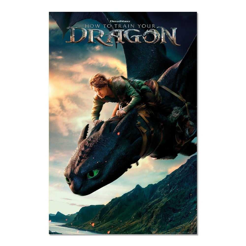 Poster Dragons – Live Action – 61 x 91 cm. Illustration réaliste d’Harold chevauchant Krokmou au-dessus de montagnes dans une scène épique.