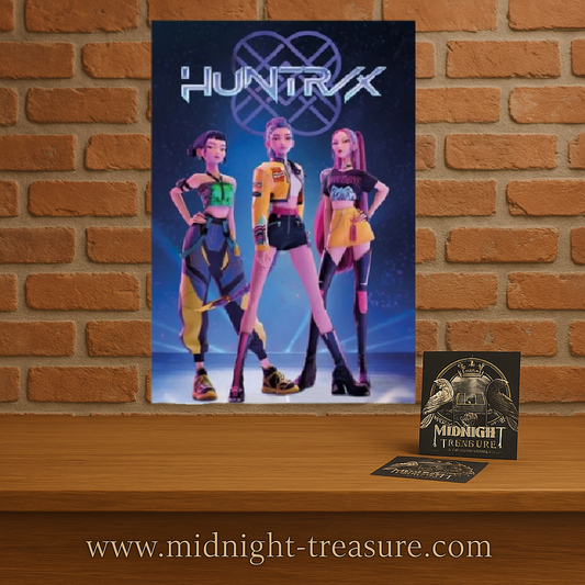 Poster K-Pop Demon Hunters – Huntrix – 61 x 91 cm. Illustration du groupe Huntrix dans un univers futuriste et démoniaque, style K-pop.
