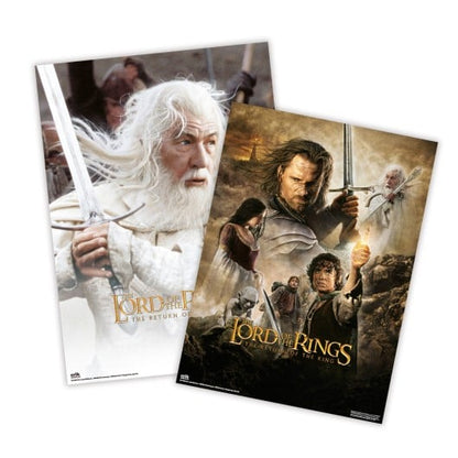 Lot de 2 mini posters Seigneur des Anneaux – 38 x 52 cm – Officiel. Gandalf, Aragorn, Frodon et les héros de la Terre du Milieu en visuels épiques. Un set collector incontournable pour les fans de Tolkien.