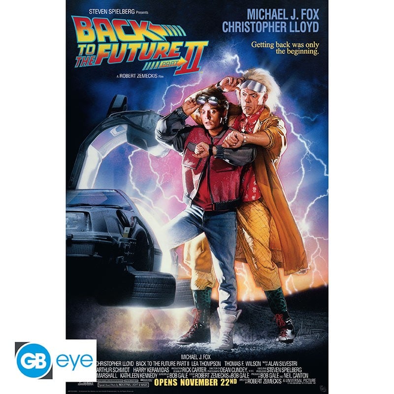 Poster Retour vers le Futur II – Affiche du film – 91 x 61 cm – Officiel. Marty McFly et Doc Brown devant la DeLorean dans une ambiance électrique rétro-futuriste.