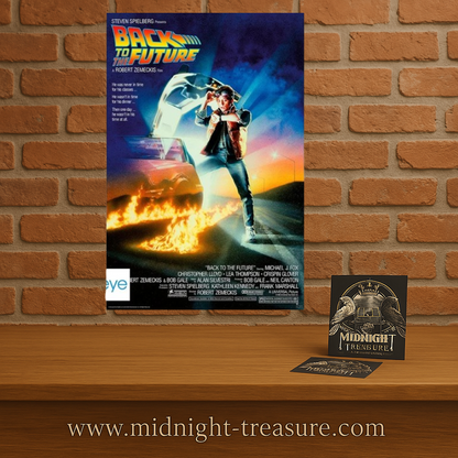 Poster Retour vers le futur – Affiche du film – 91 x 61 cm. Illustration iconique de Marty McFly devant la DeLorean avec traînée de flammes.