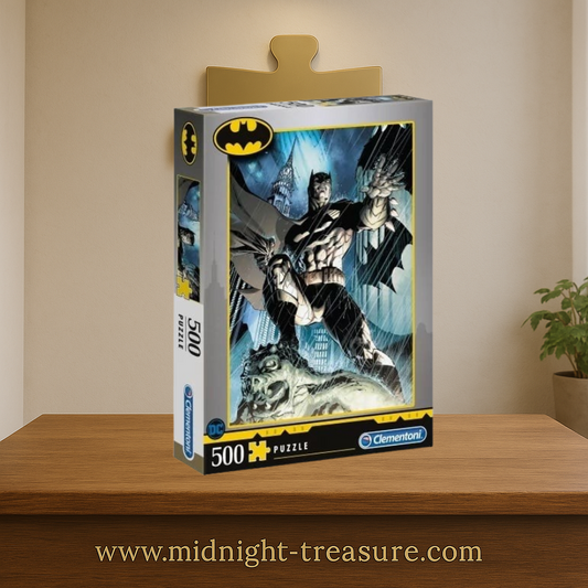 Puzzle DC Comics – Batman sur gargouille – 500 pièces – 49 x 36 cm – Clementoni. Illustration sombre de Batman veillant sur Gotham depuis une gargouille. Un puzzle collector parfait pour les fans de l’univers DC.

