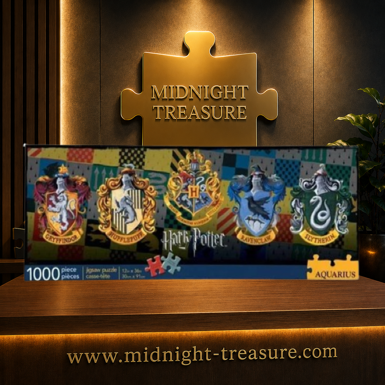 Puzzle Harry Potter Slim Crests – 1000 pièces Aquarius – 30 x 91 cm. Puzzle panoramique représentant les blasons de Gryffondor, Poufsouffle, Serdaigle et Serpentard autour des armoiries de Poudlard.