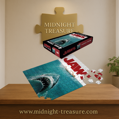 Puzzle JAWS – Movie Poster – 1000 pièces – 66 x 45 cm – SD Toys. Reproduction fidèle de l’affiche culte du film Les Dents de la Mer. Un puzzle collector idéal pour les cinéphiles et fans de suspense.

