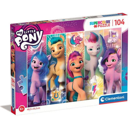 Puzzle My Little Pony – 104 pièces – 48,5 x 33,5 cm – Clementoni. Illustration colorée avec les poneys emblématiques. Un puzzle idéal pour les enfants et fans de la série.