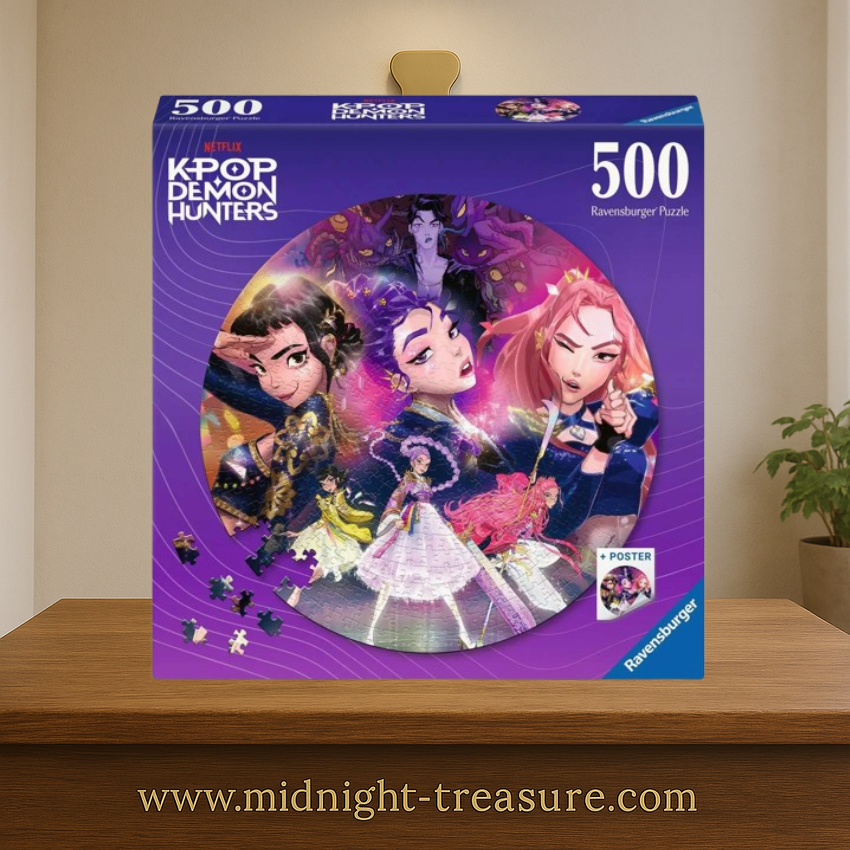 Puzzle rond K-Pop Demon Hunters – 500 pièces Ravensburger. Illustration officielle montrant les héroïnes du film Netflix entourées de créatures démoniaques dans une ambiance colorée mêlant musique, fantasy et action.