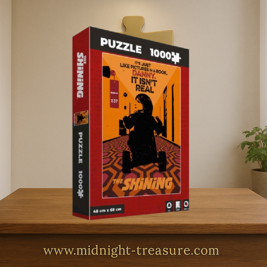 Puzzle The Shining â Danny dans le couloir â 1000 piĂšces â 48 x 68 cm â Collector. Une scĂšne culte du film dâhorreur de Stanley Kubrick avec Danny sur son tricycle. Un puzzle intense et graphique pour les amateurs de cinĂ©ma.