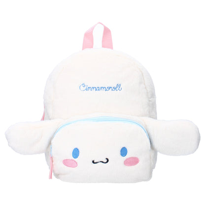 Sac à dos Sanrio – Cinnamoroll Fluffy Festival – Edition Fourrure – 21 x 11 x 26 cm. Sac blanc en peluche douce avec oreilles 3D et visage brodé de Cinnamoroll. Accessoire kawaii et collector idéal pour les fans de Sanrio.