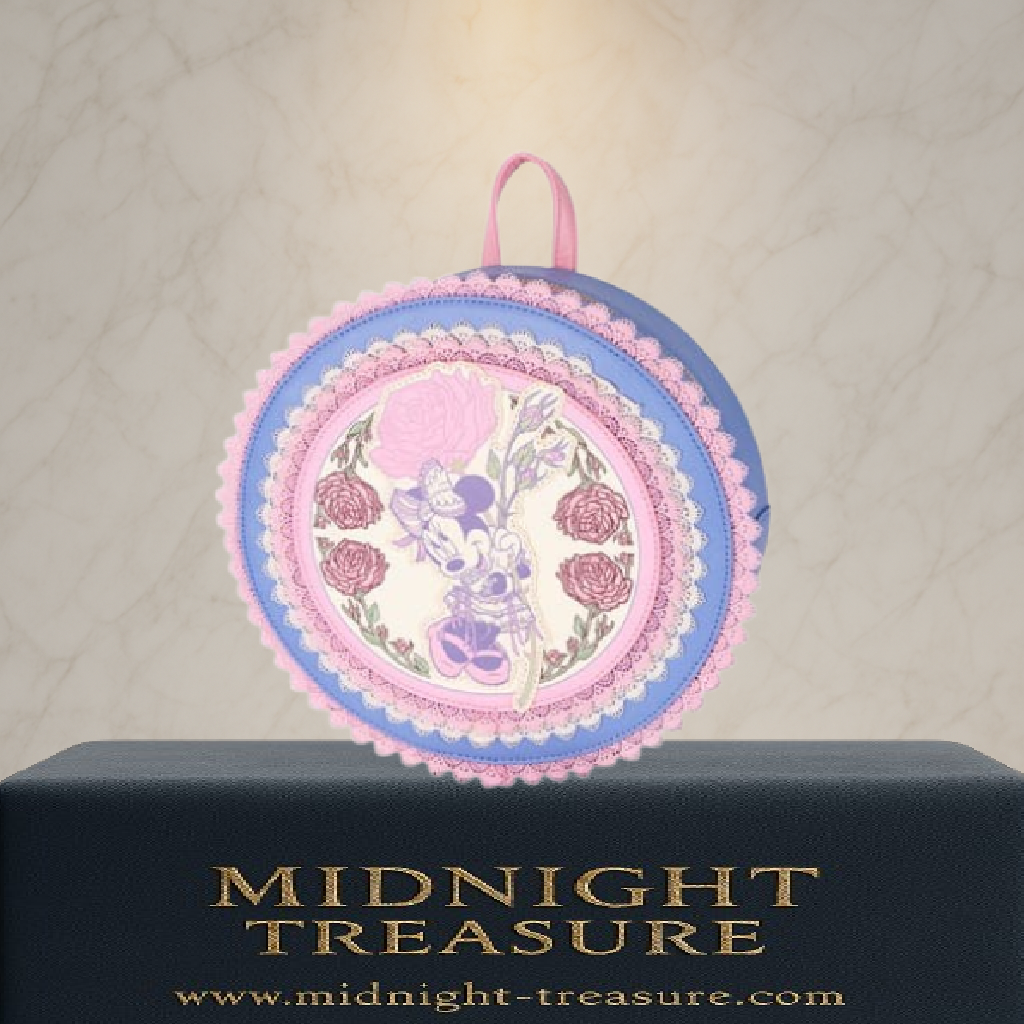 Sac à dos Disney Loungefly – Minnie Floral and Lace. Design rond orné de dentelle rose et de fleurs, avec Minnie au centre. Un accessoire élégant et poétique pour les fans de Disney.