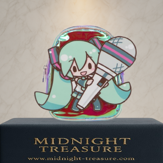 Mini sac à dos Hatsune Miku – Shiny – 23 cm. Sac holographique compact en PVC brillant avec patch 3D de Hatsune et micro. Un accessoire coloré et incontournable pour les fans de Vocaloid.