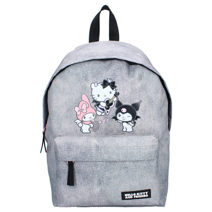 Sac à dos Hello Kitty & Friends – Courageous Crew – 26 cm – Sanrio. Hello Kitty, My Melody et Kuromi sur fond gris effet denim. Un sac adorable parfait pour les fans de l’univers kawaii.