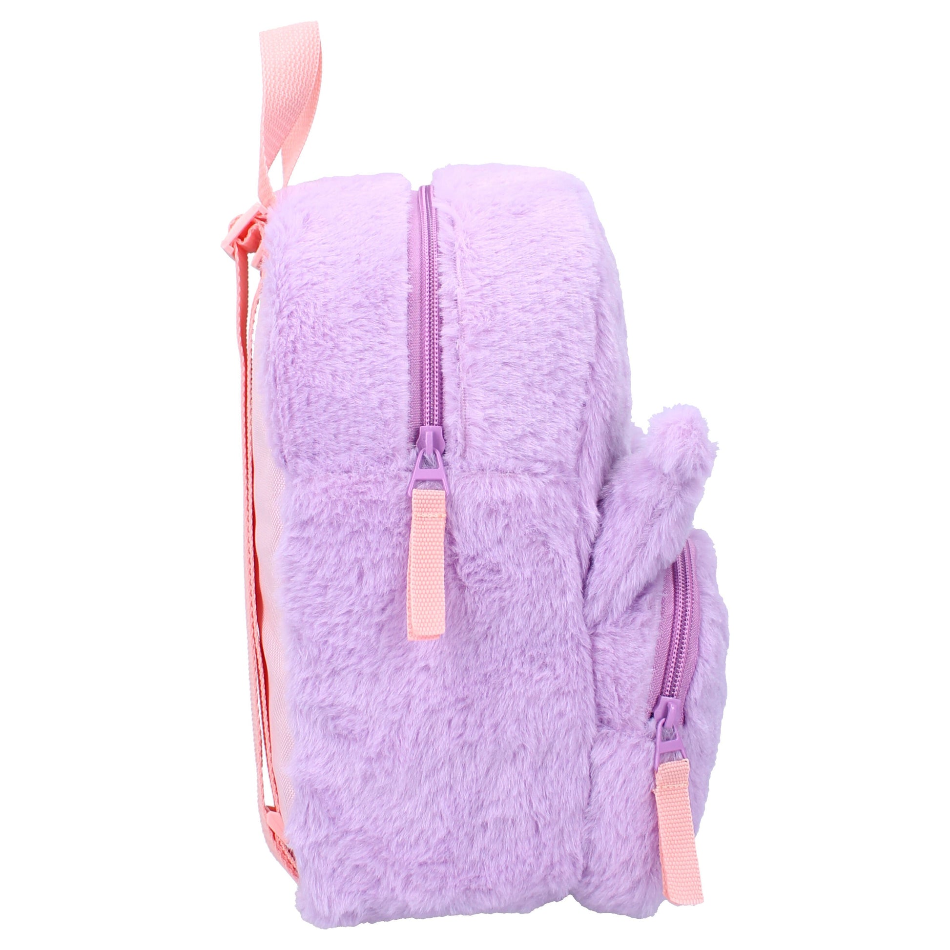 Sac à dos Sanrio – Kuromi Fluffy Festival – Edition Fourrure – 21 x 11 x 26 cm. Sac violet en peluche douce avec oreilles 3D et visage brodé de Kuromi. Accessoire kawaii et collector parfait pour les fans de Sanrio.