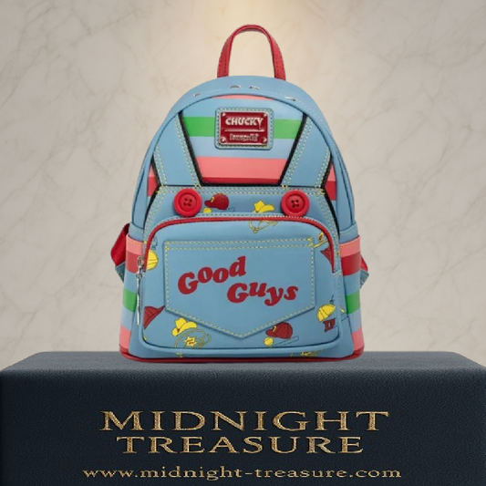 Mini sac à dos Loungefly Chucky – Good Guys – Cosplay – 23 x 27 x 11,5 cm. Sac en simili cuir inspiré de la tenue emblématique de Chucky avec poche avant “Good Guys” et doublure intérieure à motifs.