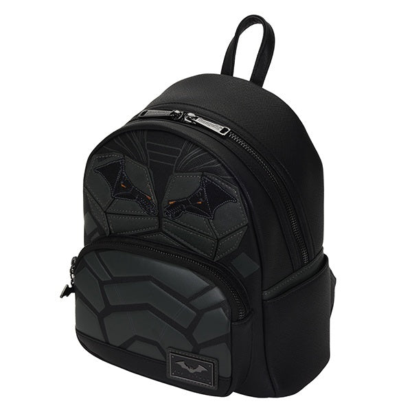 Sac à dos Loungefly – The Batman (2022) – Cosplay Armure – 23 x 27 x 11 cm. Design noir mat avec détails en relief inspirés du costume de Batman. Un sac élégant et sombre pour les fans du Chevalier Noir.


