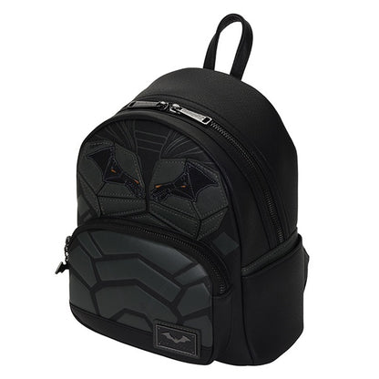 Sac à dos Loungefly – The Batman (2022) – Cosplay Armure – 23 x 27 x 11 cm. Design noir mat avec détails en relief inspirés du costume de Batman. Un sac élégant et sombre pour les fans du Chevalier Noir.

