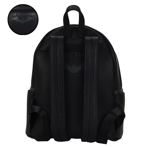 Sac à dos Loungefly – The Batman (2022) – Cosplay Armure – 23 x 27 x 11 cm. Design noir mat avec détails en relief inspirés du costume de Batman. Un sac élégant et sombre pour les fans du Chevalier Noir.

