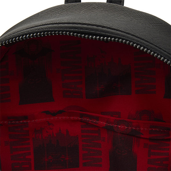 Sac à dos Loungefly – The Batman (2022) – Cosplay Armure – 23 x 27 x 11 cm. Design noir mat avec détails en relief inspirés du costume de Batman. Un sac élégant et sombre pour les fans du Chevalier Noir.

