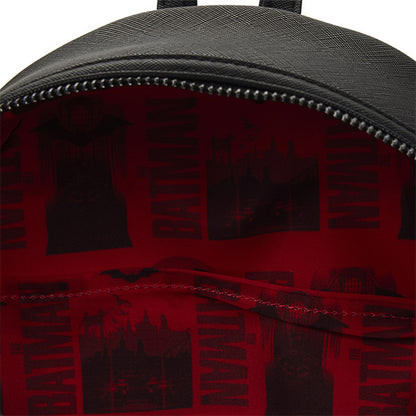 Sac à dos Loungefly – The Batman (2022) – Cosplay Armure – 23 x 27 x 11 cm. Design noir mat avec détails en relief inspirés du costume de Batman. Un sac élégant et sombre pour les fans du Chevalier Noir.

