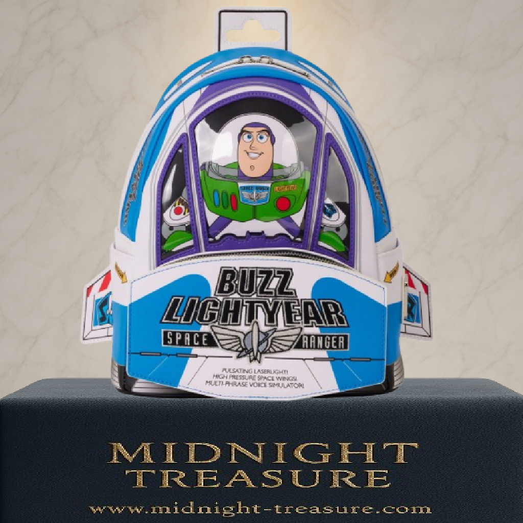 Mini sac à dos Loungefly – Toy Story 30ème Anniversaire – Buzz L’Éclair Rocket Packaging – 23 x 27 x 12 cm. Inspiré de l’emballage fusée iconique du film, avec détails phosphorescents et doublure Toy Story.