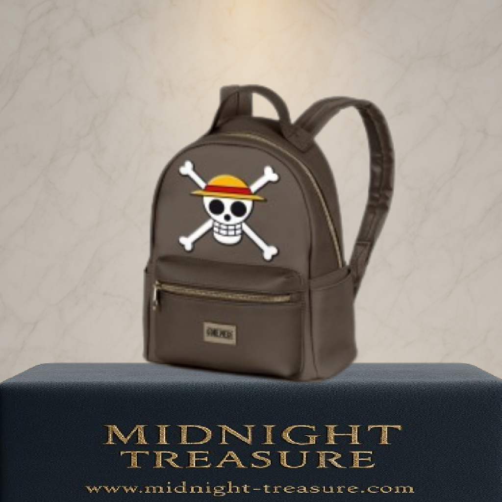 Sac à dos One Piece – Jolly Roger Luffy – 24,5 x 29 x 15 cm. Sac en similicuir marron avec emblème du chapeau de paille en façade, poche frontale zippée et bretelles ajustables.