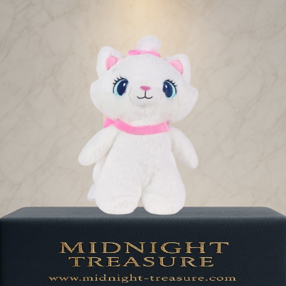 Sac à dos peluche Disney – Marie des Aristochats – 30 x 17 x 11 cm. Peluche blanche douce avec nœud rose, fermeture zippée sur le haut de la tête et bretelles réglables.