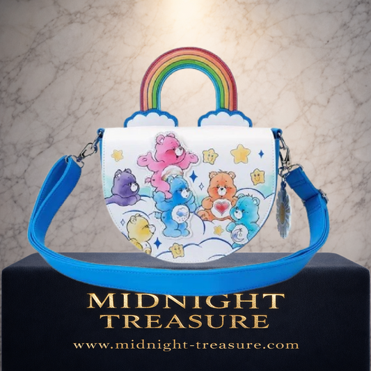 Sac bandoulière Loungefly Care Bears Bisounours arc en ciel – 20 x 15 x 7 cm. Sac blanc et bleu avec oursons colorés, poignée arc-en-ciel et détails mignons inspirés des années 80.
