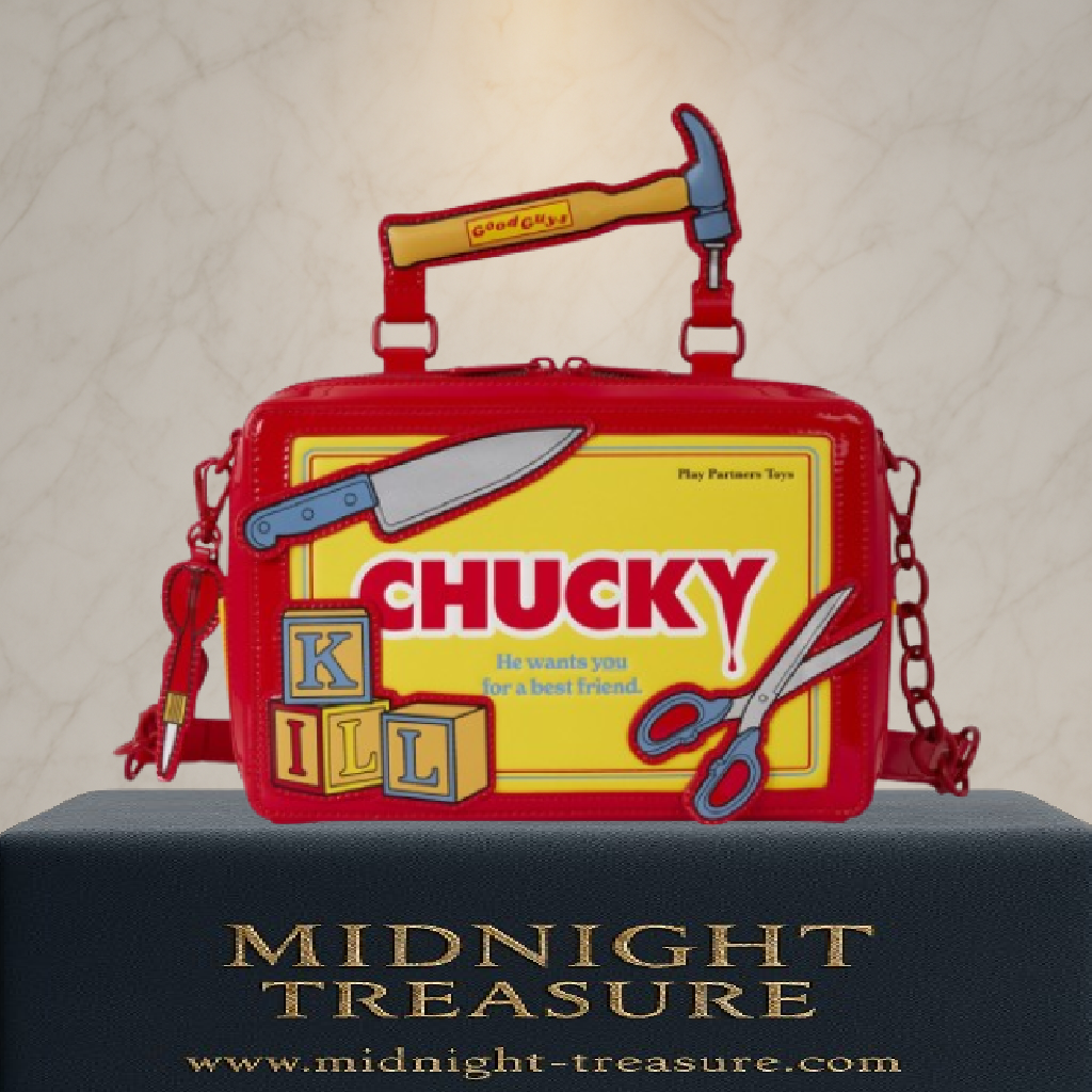 Sac bandoulière Loungefly – Chucky – Good Guys Tool Chest – 22 x 15 x 6 cm. Sac rouge et jaune effet vernis avec détails en appliqué (marteau, couteau, ciseaux, fléchette, cubes KILL) et doublure imprimée. Un must-have pour les fans de Chucky et de films d’horreur.

