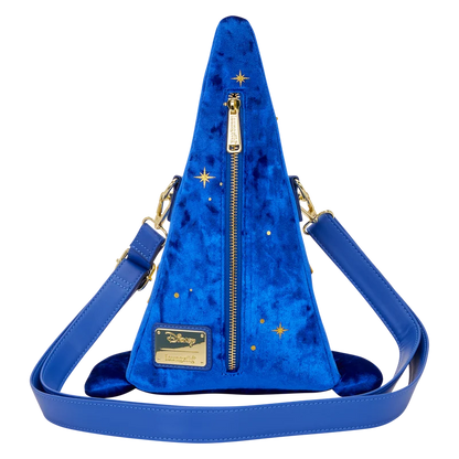 Sac bandoulière Loungefly Disney Fantasia Magician’s Hat – 19 x 32 x 15 cm. Sac figural en velours bleu avec étoiles et lune dorées, inspiré du chapeau de l’Apprenti Sorcier.