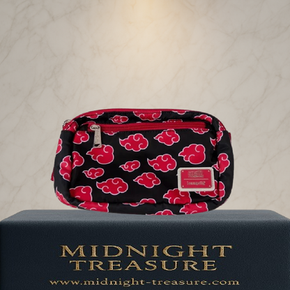 Sac bandoulière Loungefly – Naruto Shippuden – Akatsuki – 26 x 14 x 4 cm. Motif nuages rouges emblématiques, tirette kunai et sangle ajustable. Accessoire officiel pour fans de Naruto.