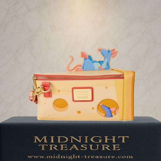 Sac bandoulière Loungefly Ratatouille Fromage – 24 x 15 x 13 cm. Sac figural en forme de tranche de fromage avec Remy en applique et logo Gusteau embossé.