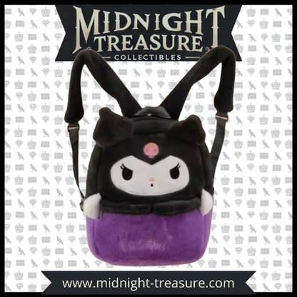 "Sac à Dos Kuromi – Sanrio Kawaii. Sac en peluche doux avec design adorable de Kuromi, combinant des tons noirs et violets pour un look unique. Idéal pour transporter vos essentiels avec style et ajouter une touche kawaii à votre quotidien !"

