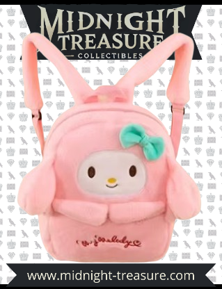 "Sac à Dos My Melody – Sanrio Kawaii. Sac en peluche douce avec design adorable de My Melody, en rose pastel avec un nœud vert menthe. Parfait pour ajouter une touche kawaii à votre quotidien tout en transportant vos essentiels avec style !"

