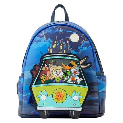 Sac à dos Loungefly Looney Tunes x Scooby-Doo – Warner 100e Anniversaire – 23 x 27 x 11 cm. Design crossover avec la Mystery Machine, fond phosphorescent et doublure spéciale. Collector et fun.

