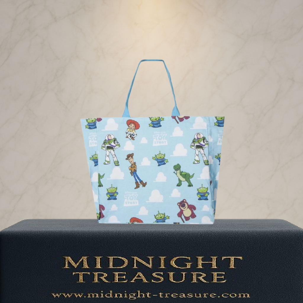 Sac shopping XL Toy Story – Disney Pixar – 48 x 43 x 17 cm. Grand sac cabas avec motif nuages et personnages Woody, Buzz, Rex et Aliens, en polyester et coton, idéal pour courses ou plage.
