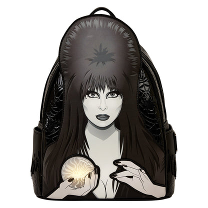 Mini sac à dos Loungefly – Elvira Mistress of the Dark – Cosplay Light-Up – 22,8 x 26,6 x 11,4 cm. Sac noir en simili cuir avec portrait d’Elvira et boule de cristal lumineuse.

