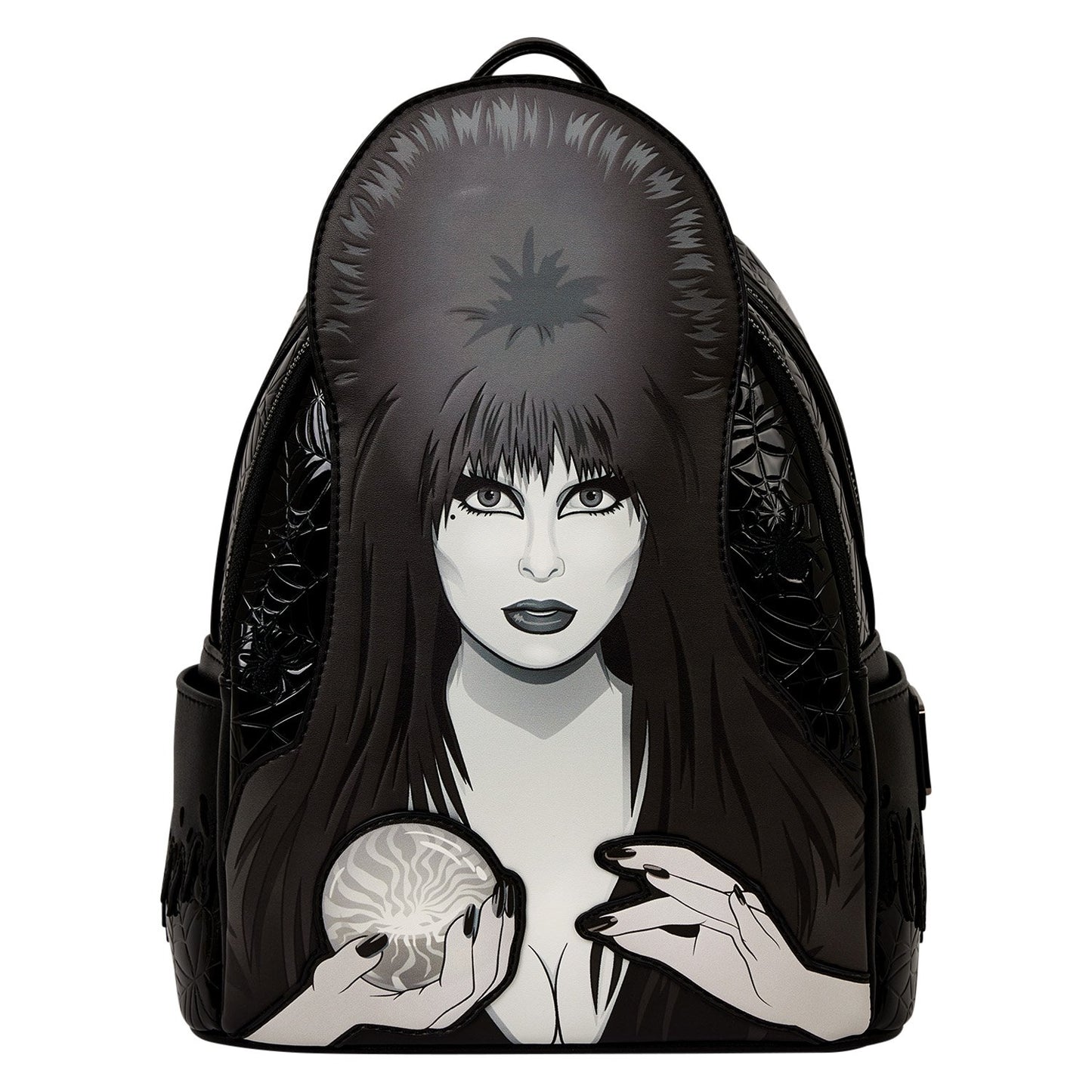 Mini sac à dos Loungefly – Elvira Mistress of the Dark – Cosplay Light-Up – 22,8 x 26,6 x 11,4 cm. Sac noir en simili cuir avec portrait d’Elvira et boule de cristal lumineuse.

