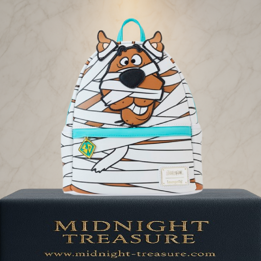 Sac à dos mini Loungefly – Scooby-Doo – Mummy Cosplay – 23 x 27 x 11 cm. Sac blanc et marron avec design de Scooby en momie, effet lumineux dans le noir et breloque logo Mystery Machine.

