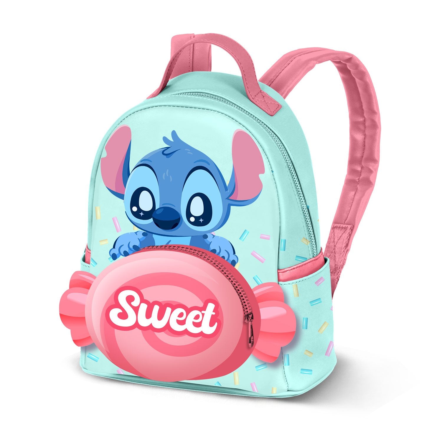 Mini sac à dos Disney – Stitch – Candy – 25x21x11 cm. Stitch tient une sucette rose géante marquée « Sweet » sur un fond pastel. Un sac coloré et adorable parfait pour les fans de Lilo & Stitch.