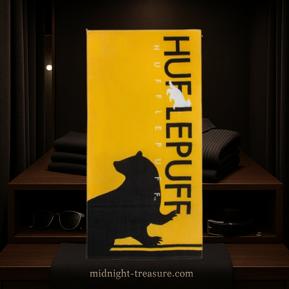 Serviette de bain Harry Potter – Poufsouffle (Hufflepuff) – 140 x 70 cm. 100% coton, douce et absorbante, aux couleurs emblématiques de la maison Poufsouffle. Idéale pour la plage, la piscine ou la salle de bain