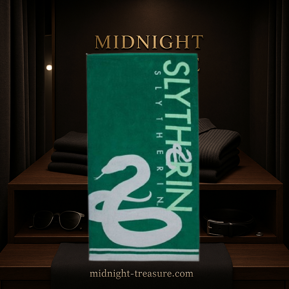 Serviette de bain Harry Potter – Serpentard (Slytherin) – 140 x 70 cm. 100% coton, douce et absorbante, aux couleurs emblématiques de la maison Serpentard. Idéale pour la plage, la piscine ou la salle de bain."